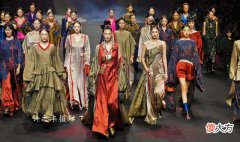 【就爱时尚】中国国际时装周：“素白·马乖”时尚秀